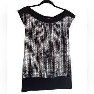 Trixxi Black and White Graphic Cap‎ Sleeve Blouse